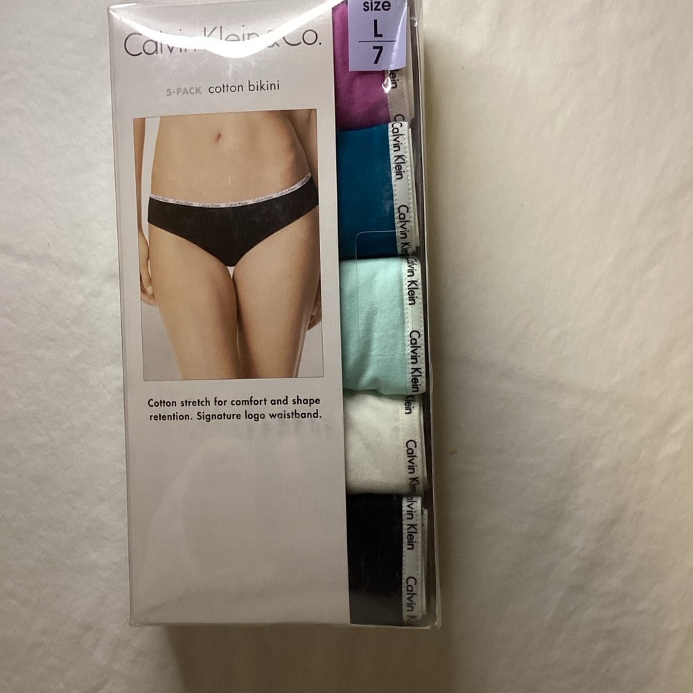 Calvin Klein New in box. Multicolor Cotton 5 Pack Bikini Set Sizes 7/L